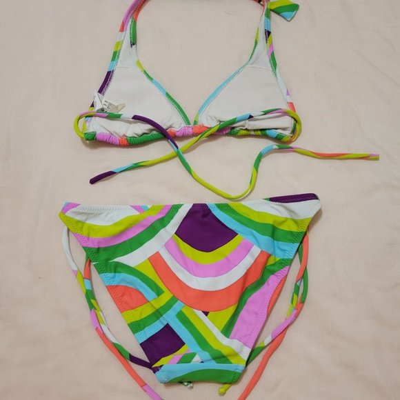 Bikini - Picture 2 of 2